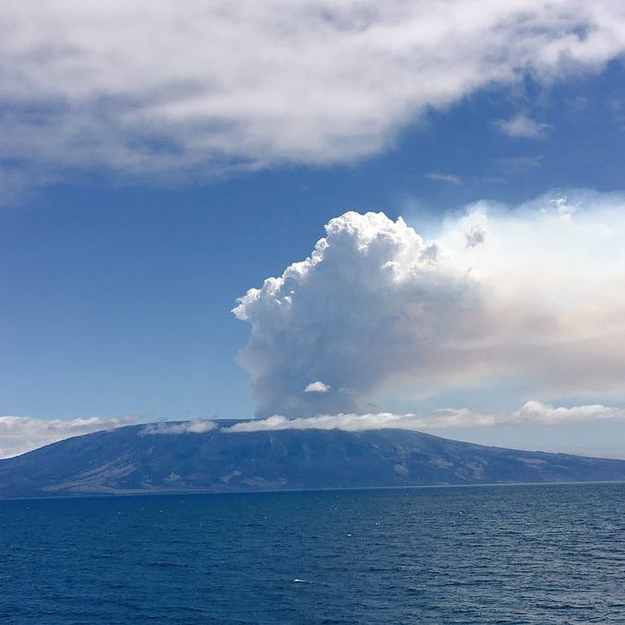 The volcano on the Ferdinanda island of Galapagos ejected ash and gas 4000 meters in the air. via Twitter